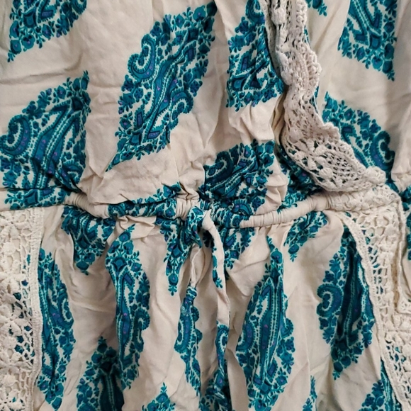 Xhilaration Pocketed Romper - Picture 5 of 5